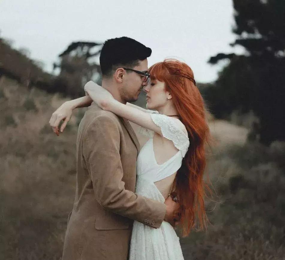 神似迪丽热巴，形似波多野结衣，追求者100+，她为何单身了22年？