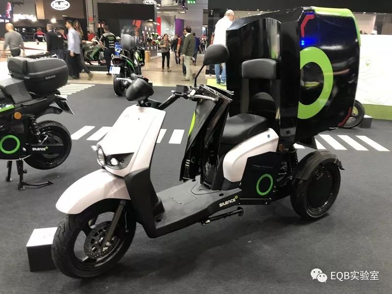 「米兰展独家」弯的电池？可当作充电宝的电池？外国人真会玩！