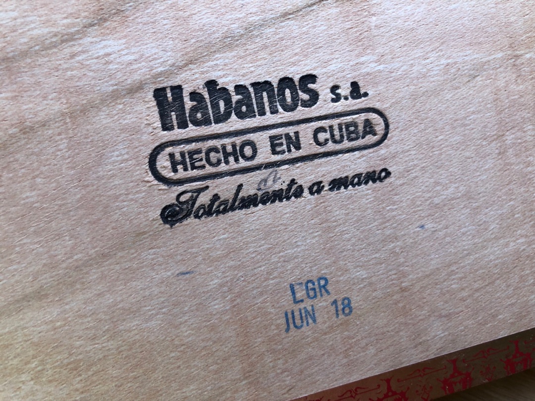 新年将至,别买光买瓜子了!来几盒25根的雪茄,你家备齐了吗