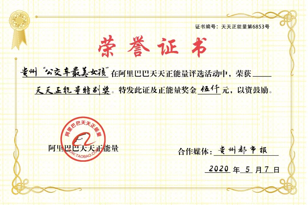 公交车上为陌生老人清理大便,公交车为老人清洗粪便