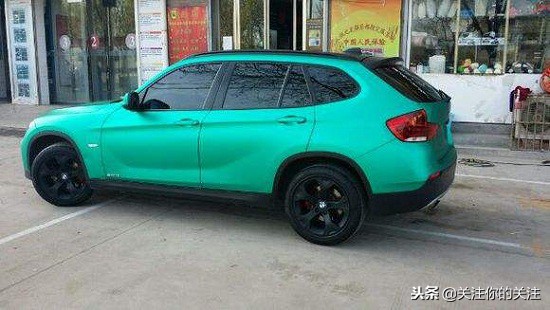 交警提示：车窗玻璃再不能乱贴膜，贴膜颜色太深将实行扣分罚款