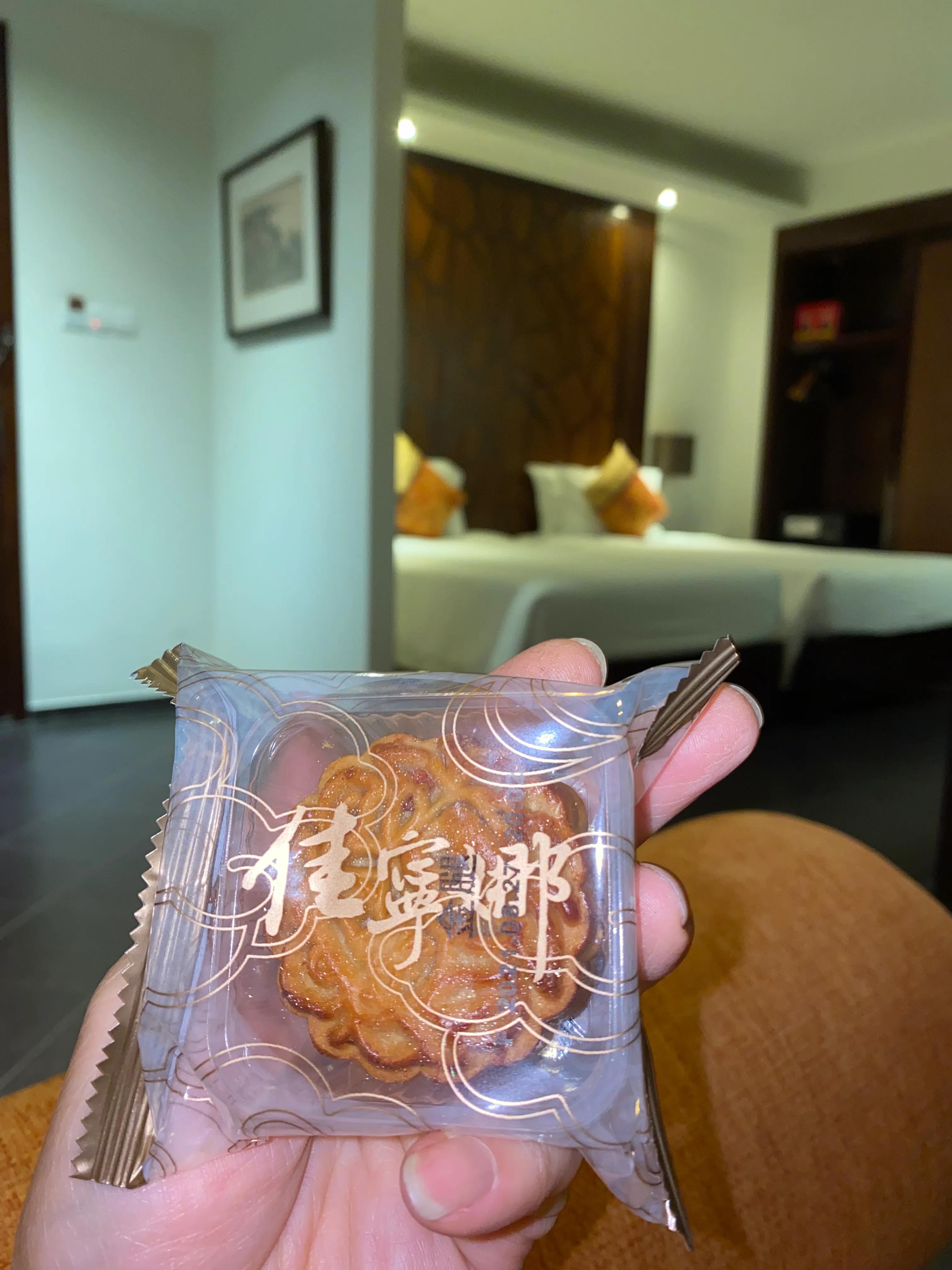 佳宁娜金腿小月饼还是挺好吃的