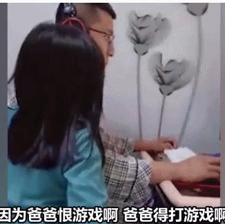 爸爸带娃搞笑名场面看一遍笑一遍,高龄宝爸用背带带娃的搞笑视频