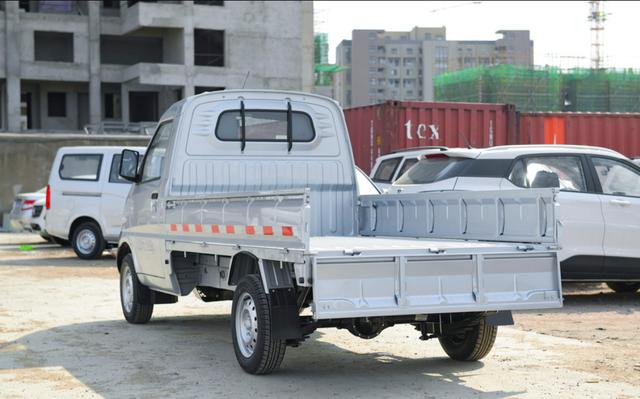 3.56-4.88万,五菱荣光小卡车型,符合国六排放标准