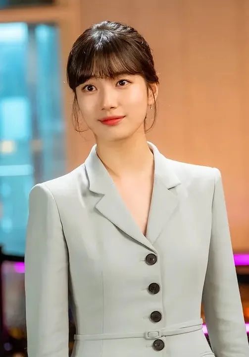 一身衣服飙300w,背爱马仕演穷女孩?国民初恋的人设太扯了…