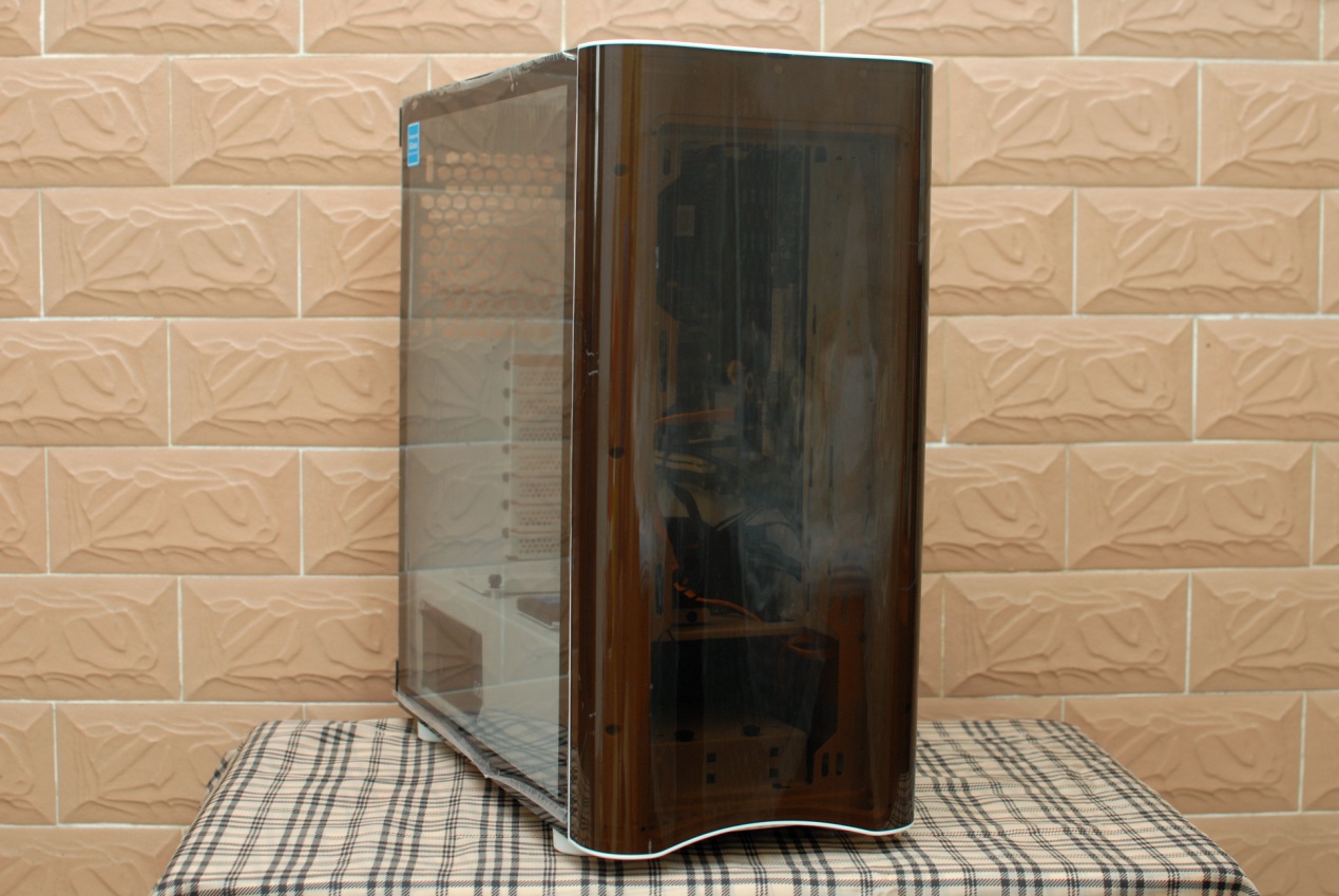 thermaltake机箱挑战者h6,真材实料看得到的产品