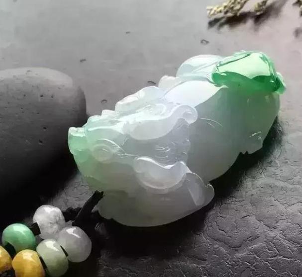 翡翠貔貅怎么戴才是正确的,翡翠貔貅的戴法有什么讲究