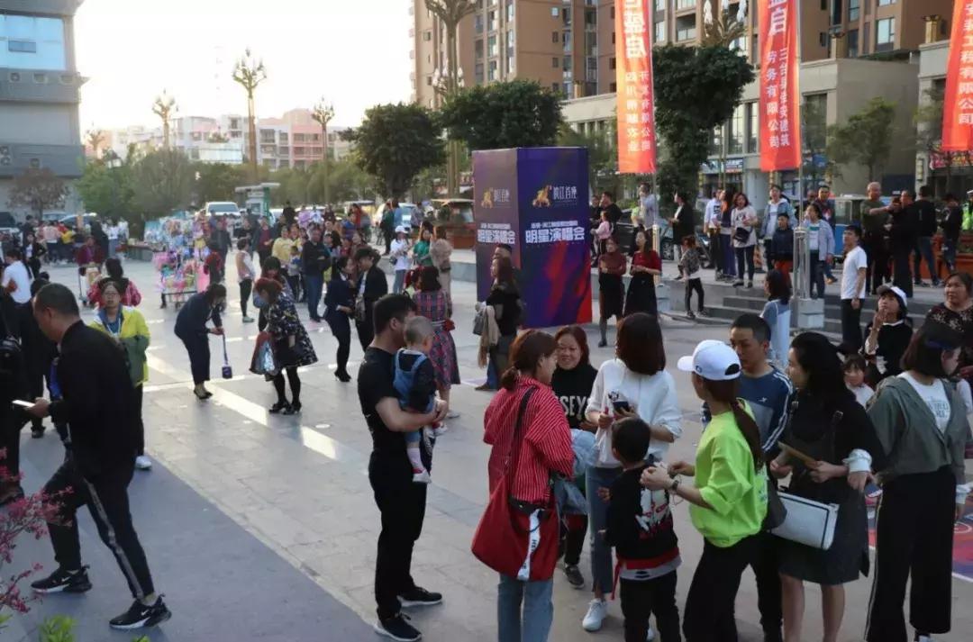 陈瑞庄心妍还有谁,庄心妍沈阳演唱会穿的红色西装