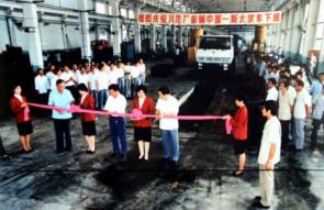 40年前的牵引车,50年红岩卡车