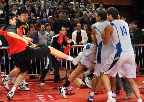 阿联的头号小迷弟,朱芳雨阿联年轻的时候