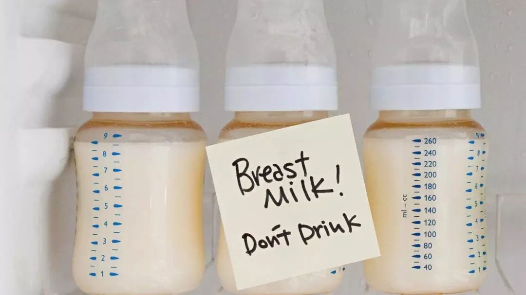 月嫂建议用吸奶器吸出来母乳,三种不宜母乳喂养的情形
