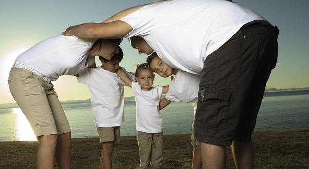 小孩子慢热应该如何引导,家有内向的孩子怎么办