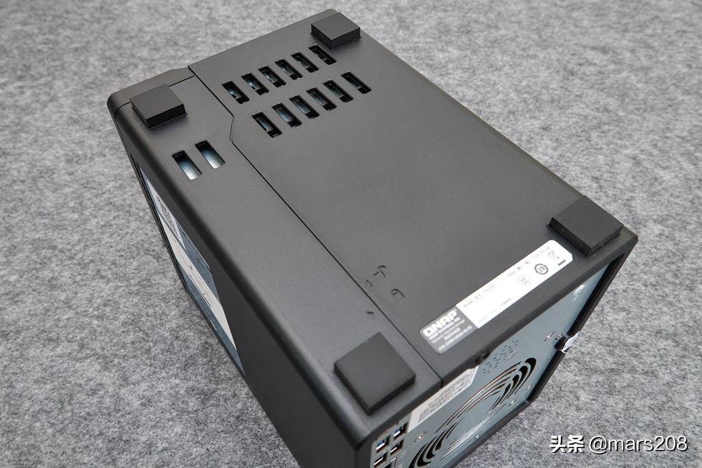 威联通qnapts-231测评,qnap威联通双万兆nasts532x拆解