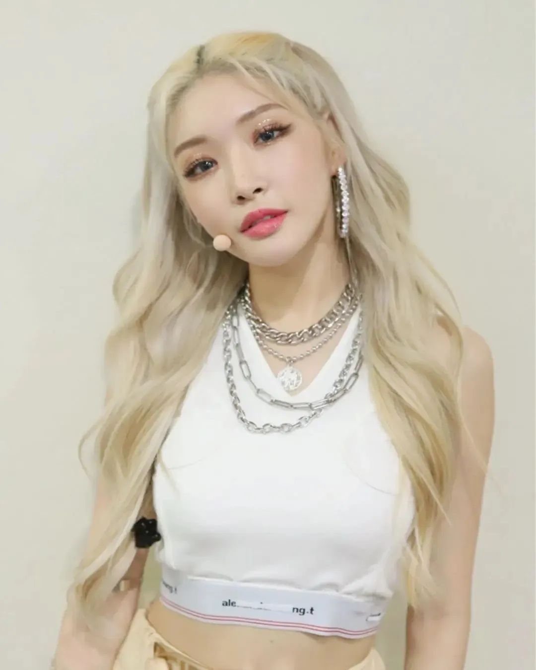 被喷整容脸，却凭实力逆袭为泫雅、宣美接班人，绝不止是穷哈