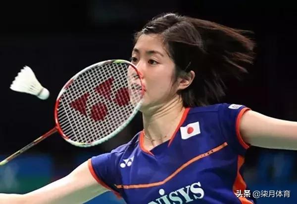 如何提高打羽毛球接球的反应速度,如何快速提高羽毛球全场步伐