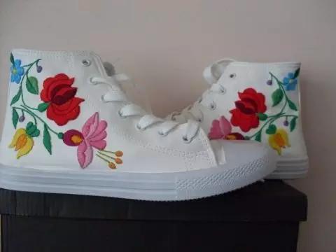 小白鞋怎么改好看,小白鞋变颜色教程