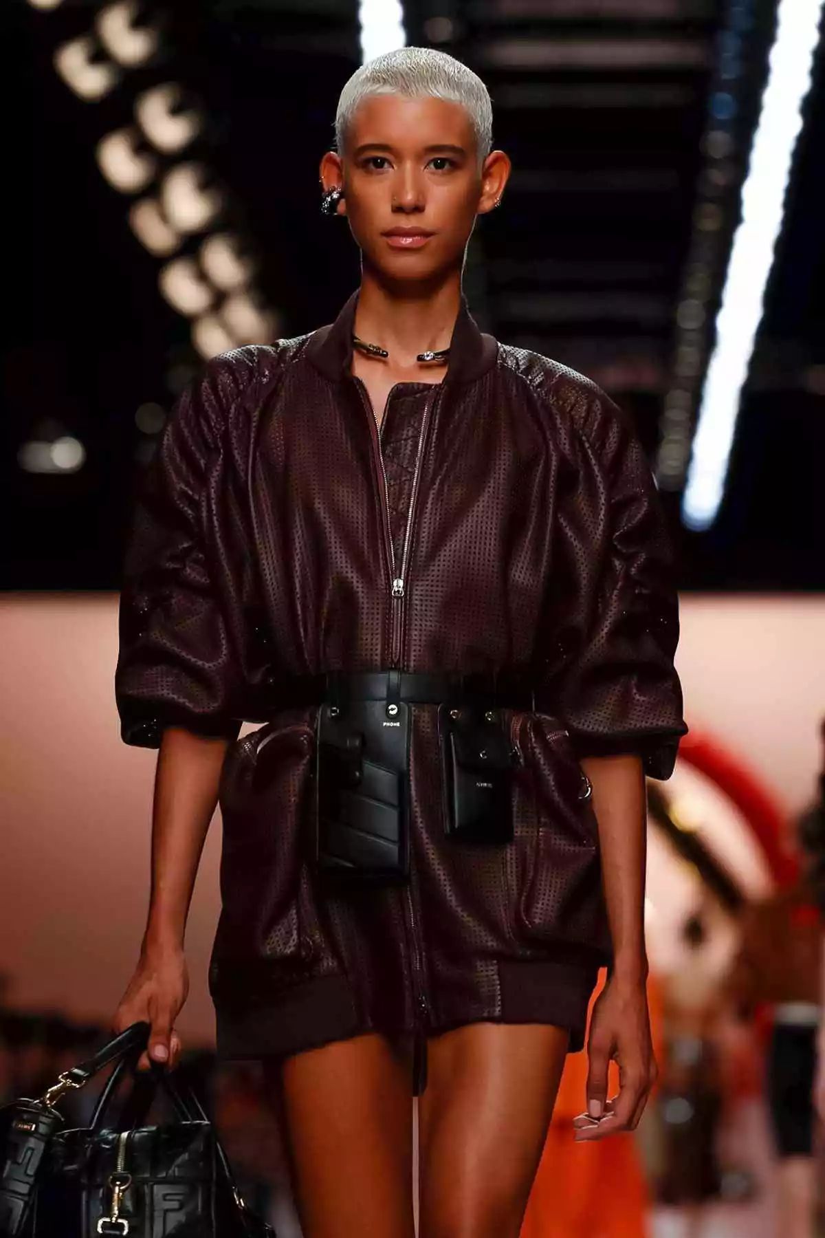 秋冬穿搭显腰线,冬天怎么穿显腰身有它就没问题