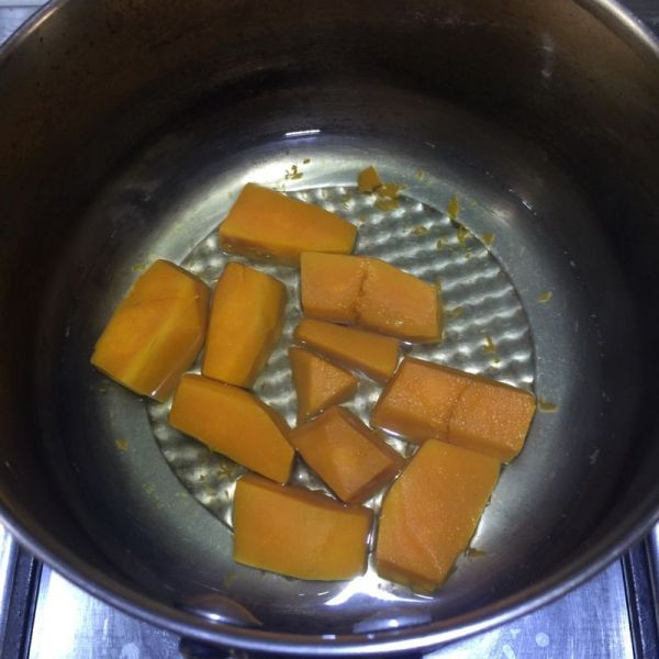 做小米南瓜粥南瓜要不要去皮,小米南瓜粥先下小米还是先下南瓜