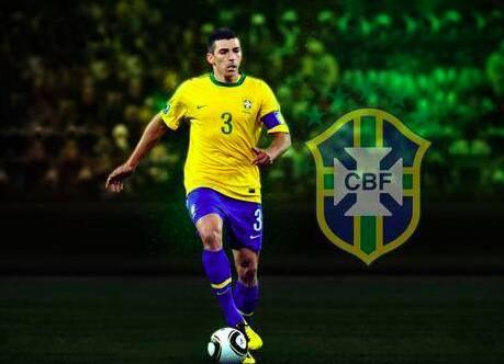 吉尔伯托建议大罗与卡卡合作经营球队，考虑让卢西奥作为预备教练