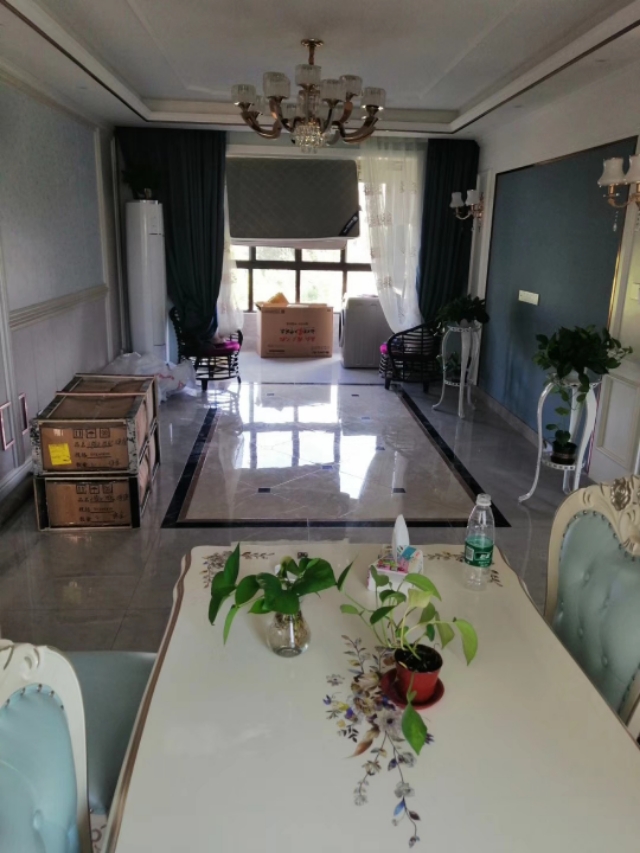 带花纹的瓷砖好,带logo的瓷砖会不会靠谱点