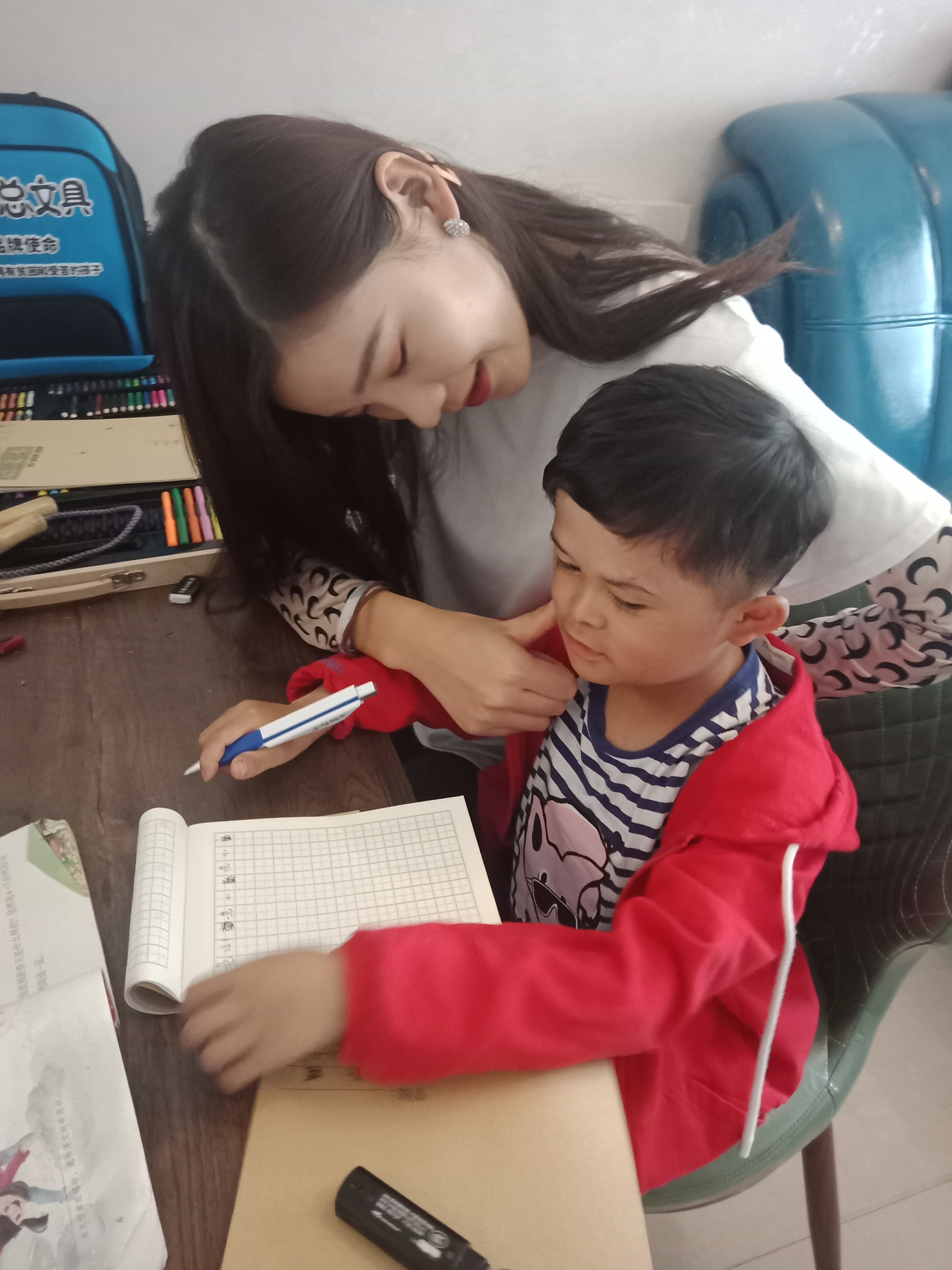 当上“总裁”的“小马云”：石家庄上学，专职保姆照顾，司机接送，大老板运作公司，老家破房新装修