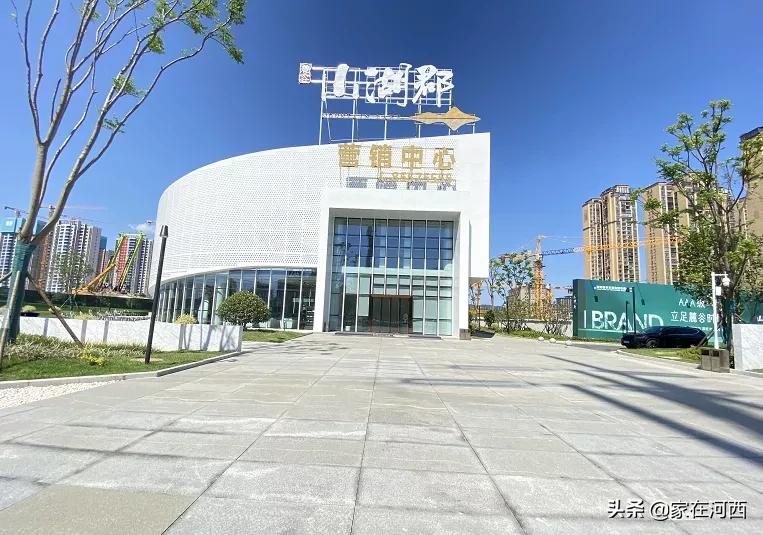 真香！尖山湖中轴国企大盘亮相，有复式，卖毛坯！目测要摇号？