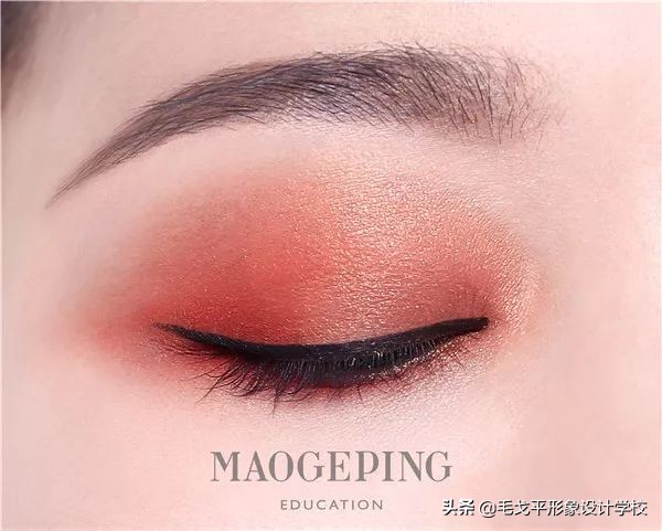 怎么画眼妆才不显脏,想学画眼妆今年最流行的眼妆