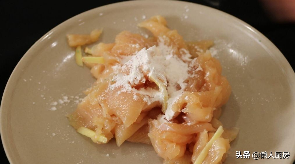 鸡胸肉怎么打汁吃最减肥,手撕鸡胸肉不柴的方法