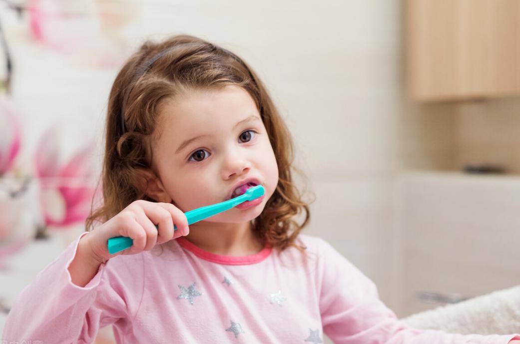 小孩换牙怎么才能换整齐,小孩换牙怎么才能换一口整齐的牙