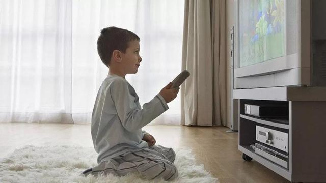 防止孩子拿电视遥控器,为了不让孩子看电视藏电视遥控器