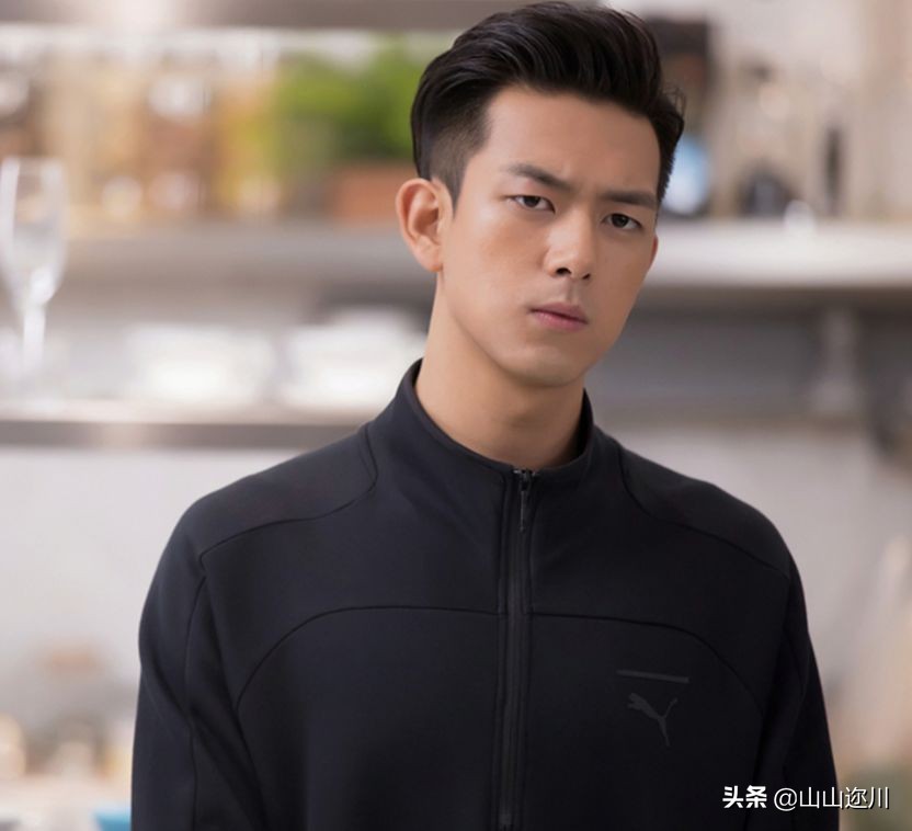 跟高冷女孩子聊天怎么找话题,遇到高冷女生怎么幽默