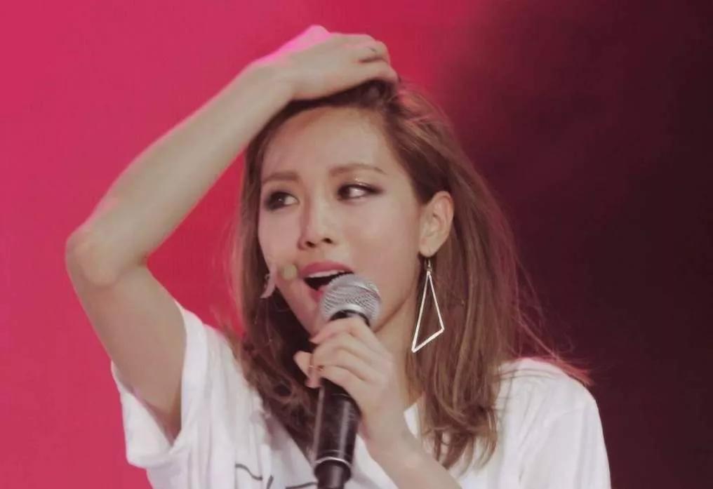 乘风破浪的姐姐第一个被淘汰,乘风破浪的姐姐三次公演排名