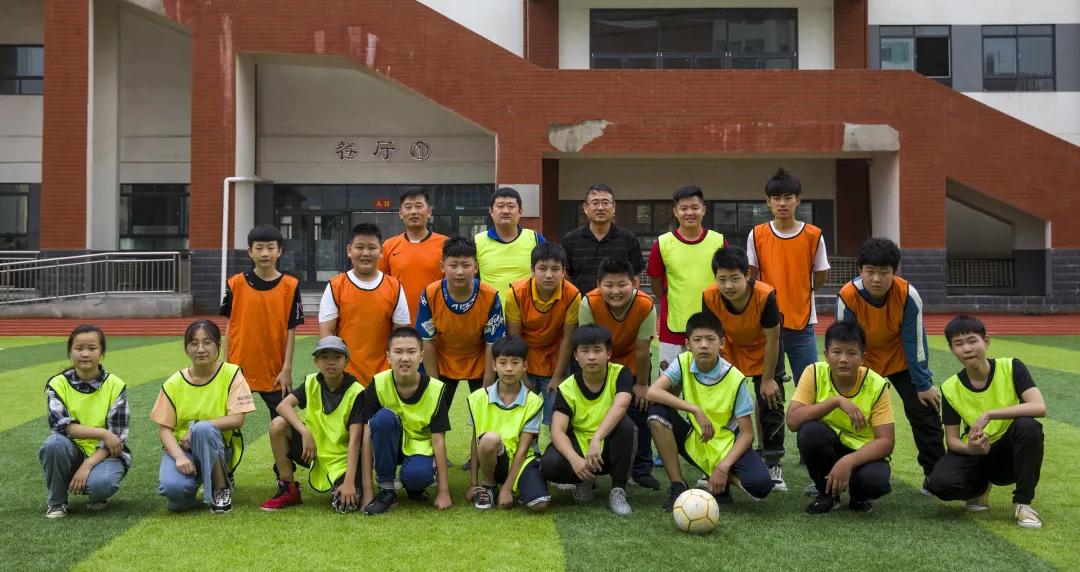 青青绿茵场浓浓校园情-----临沂大岭小学举行毕业足球告别赛