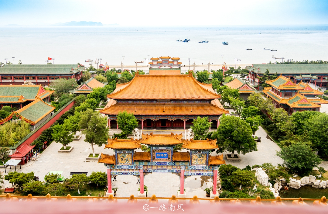 山东蓬莱有“三座仙山”,流传着长生不老药的传说,游客如入秘境