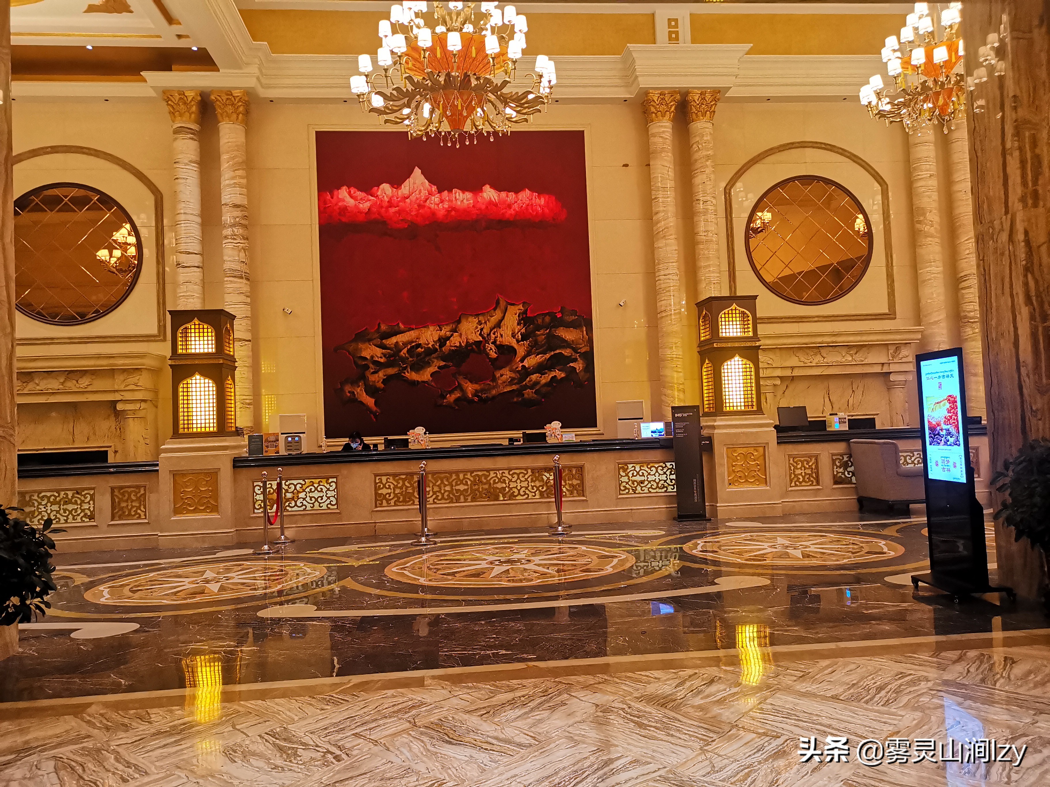 蓝天白云下的雪域高原布达拉宫,蓝天之下日光之城简介