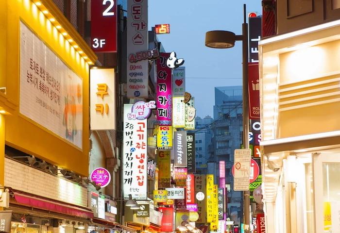 韩国明星来到中国安检,出境安检员