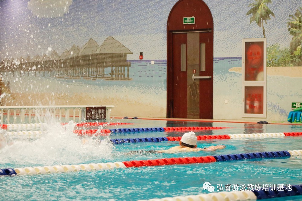 怕耳朵进水怎么学习游泳,怎么克服游泳时耳朵进水的恐惧