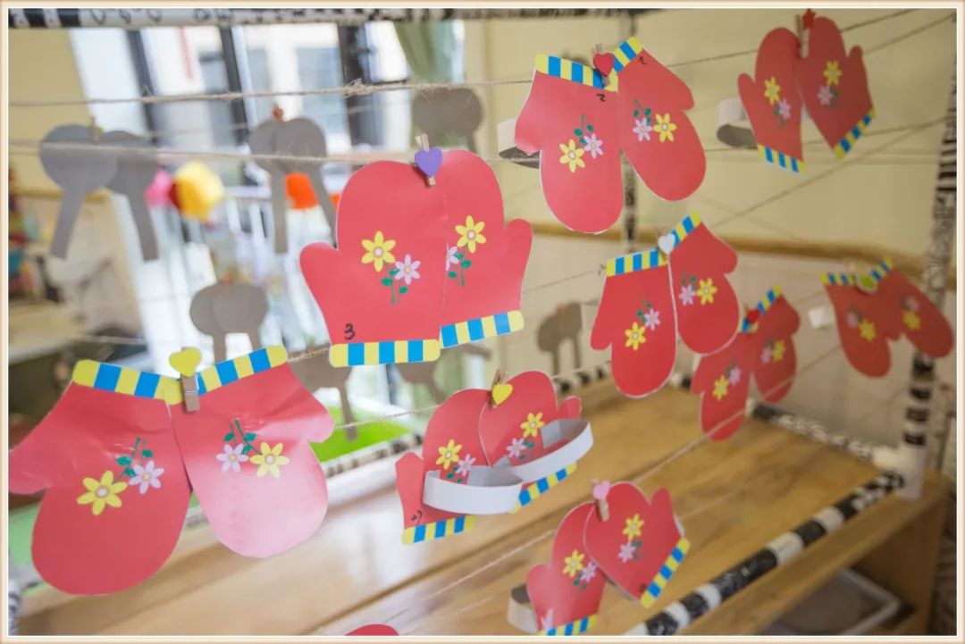 小班寒冷的冬天主题美工区域投放,小班主题我喜欢夏天环境创设要求