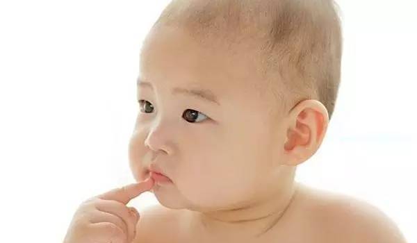 宝宝频繁“嘴角烂”，别当上火处理，而是要注意它