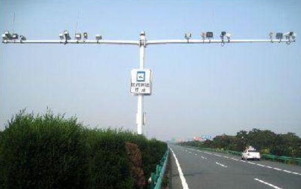 高速测速前方会有测速提示吗,高速路流动测速怎么避免超速