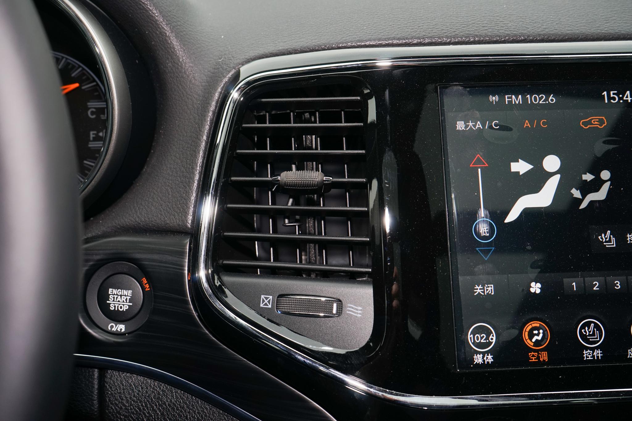 老车jeep大切诺基值得入手吗,jeep大切诺基是四驱吗