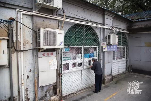 火车来了行人车辆请注意安全,行人车辆请注意火车就要来了