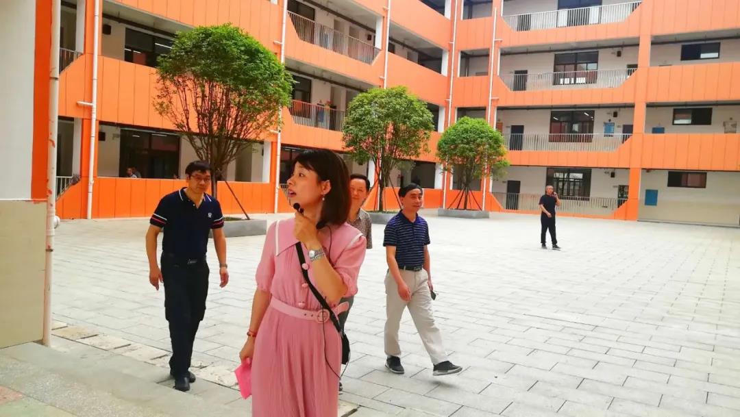 岳阳县曲赋协会在本县城南小学开展采风活动