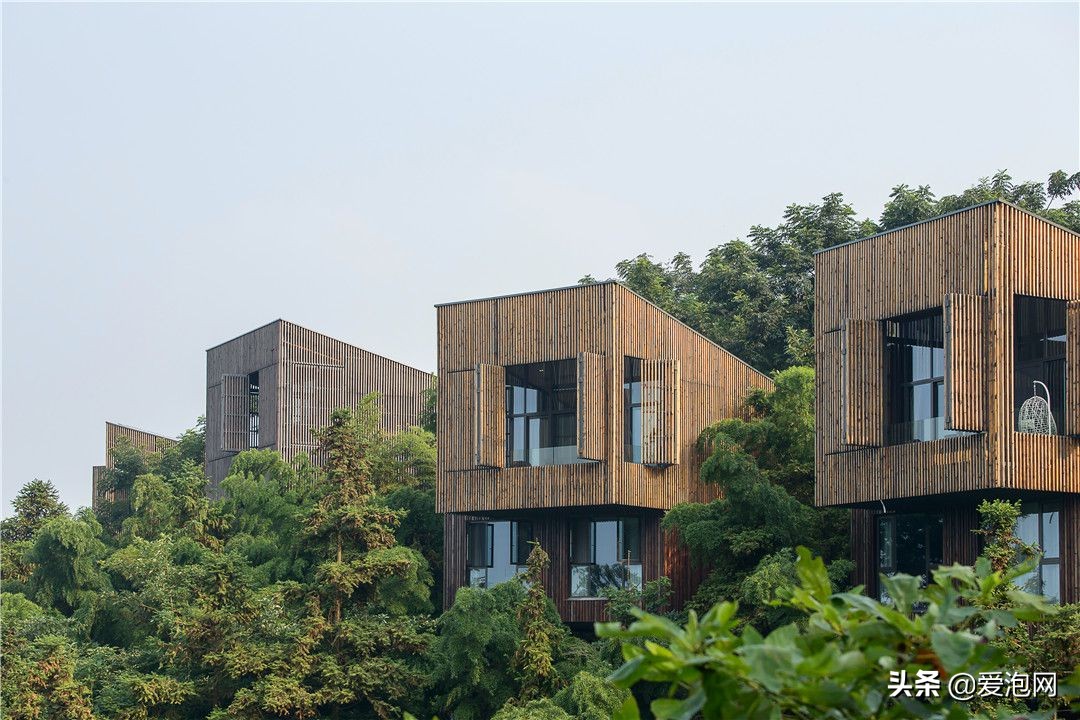 可以一边泡温泉一边欣赏天目湖,天目湖御水温泉景点