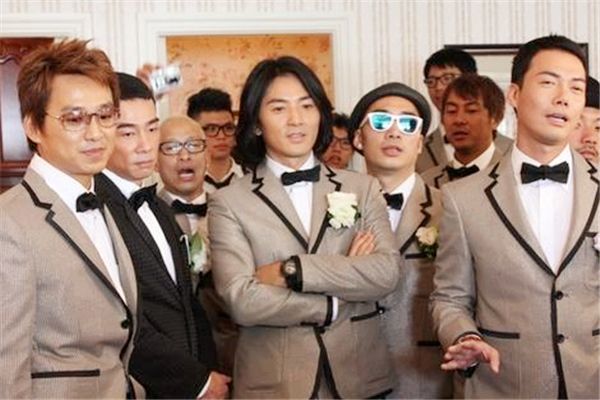 伴郎怎么避免争新郎风头,伴郎服怎么穿才不像服务员