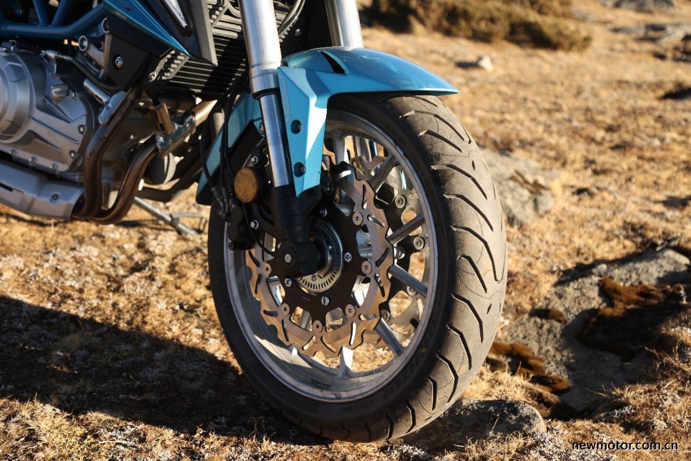 力帆kp350是双缸车吗,力帆kp350巡航版多少排量