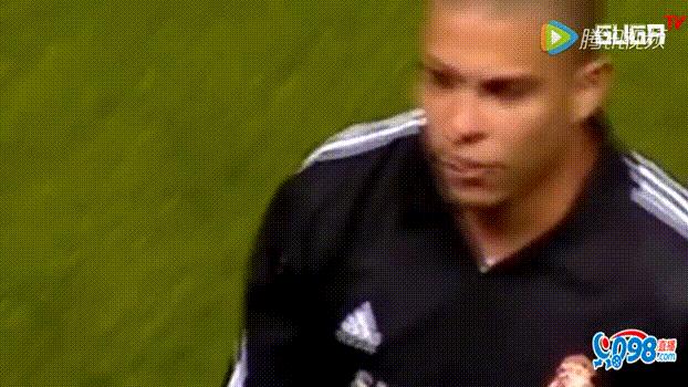 老特拉福德为罗纳尔多鼓掌,罗纳尔多3球