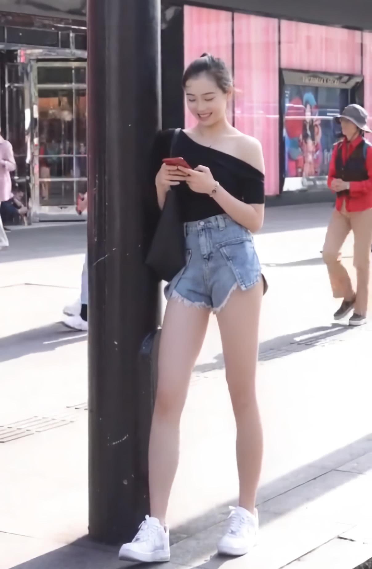 这款“m字裤”也太潮了吧，前后比侧面多出10厘米，个性炫酷！