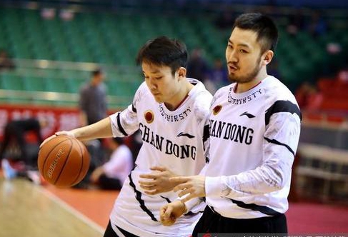 前山东队长睢冉退役后,个人朋友圈再发声,往事清零爱很随意