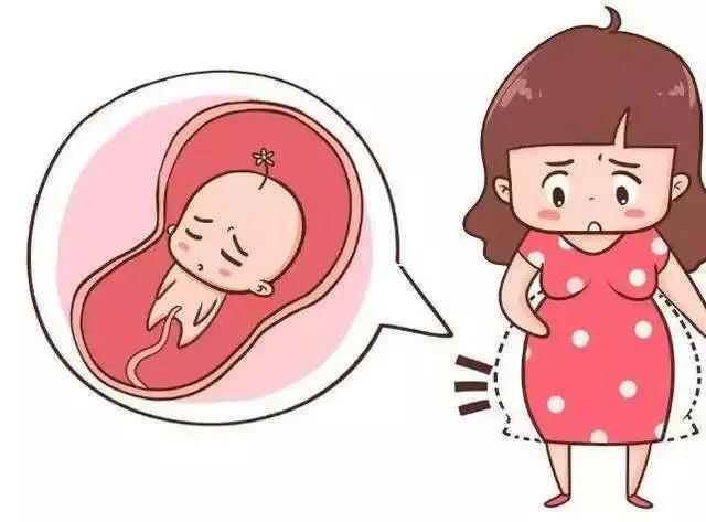 胎儿踢妈妈肚子是什么原因,为什么胎儿老是踢妈妈肚脐